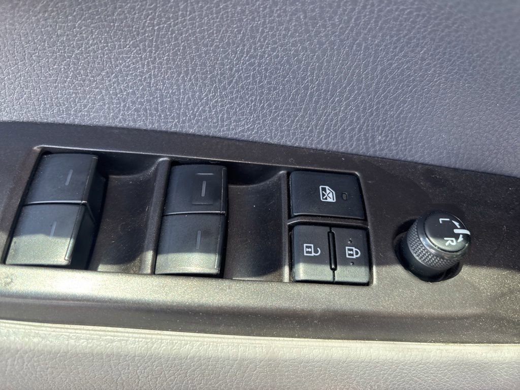 Used 2021 Toyota Camry LE FWD image 6