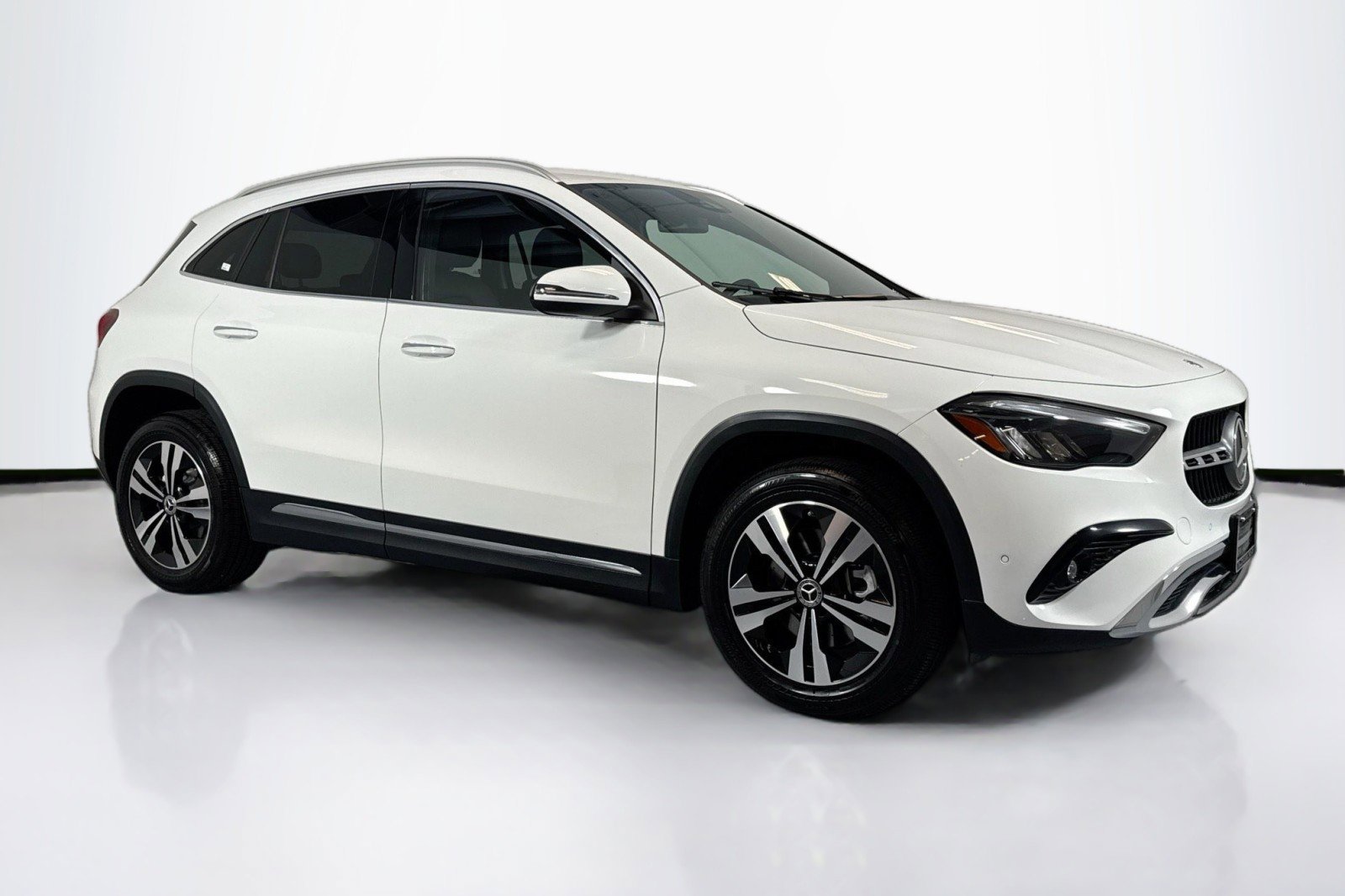 Used 2025 Mercedes-Benz GLA 250 4MATIC w/ Winter Package image 3