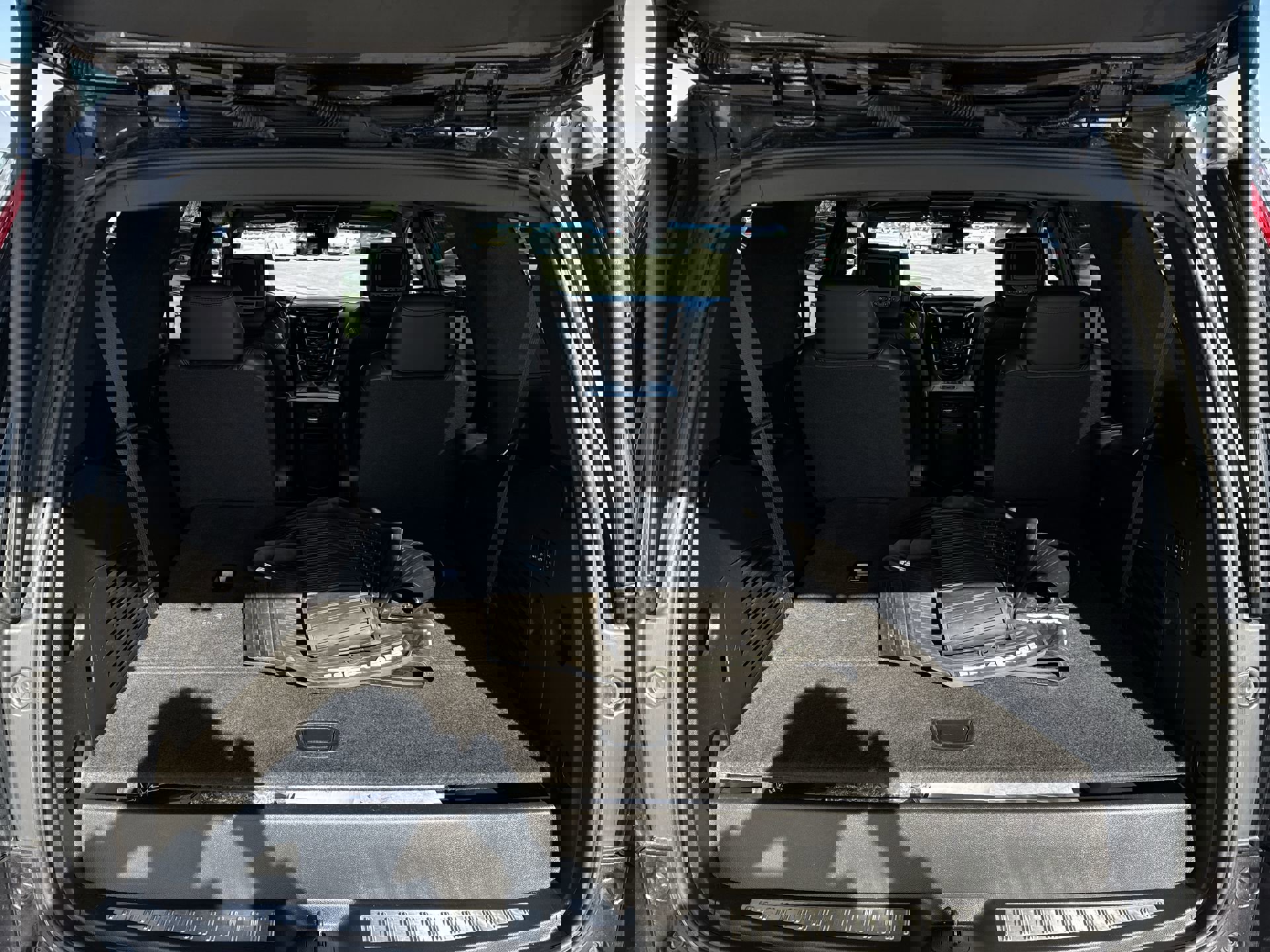 Used 2017 Cadillac Escalade Platinum image 27