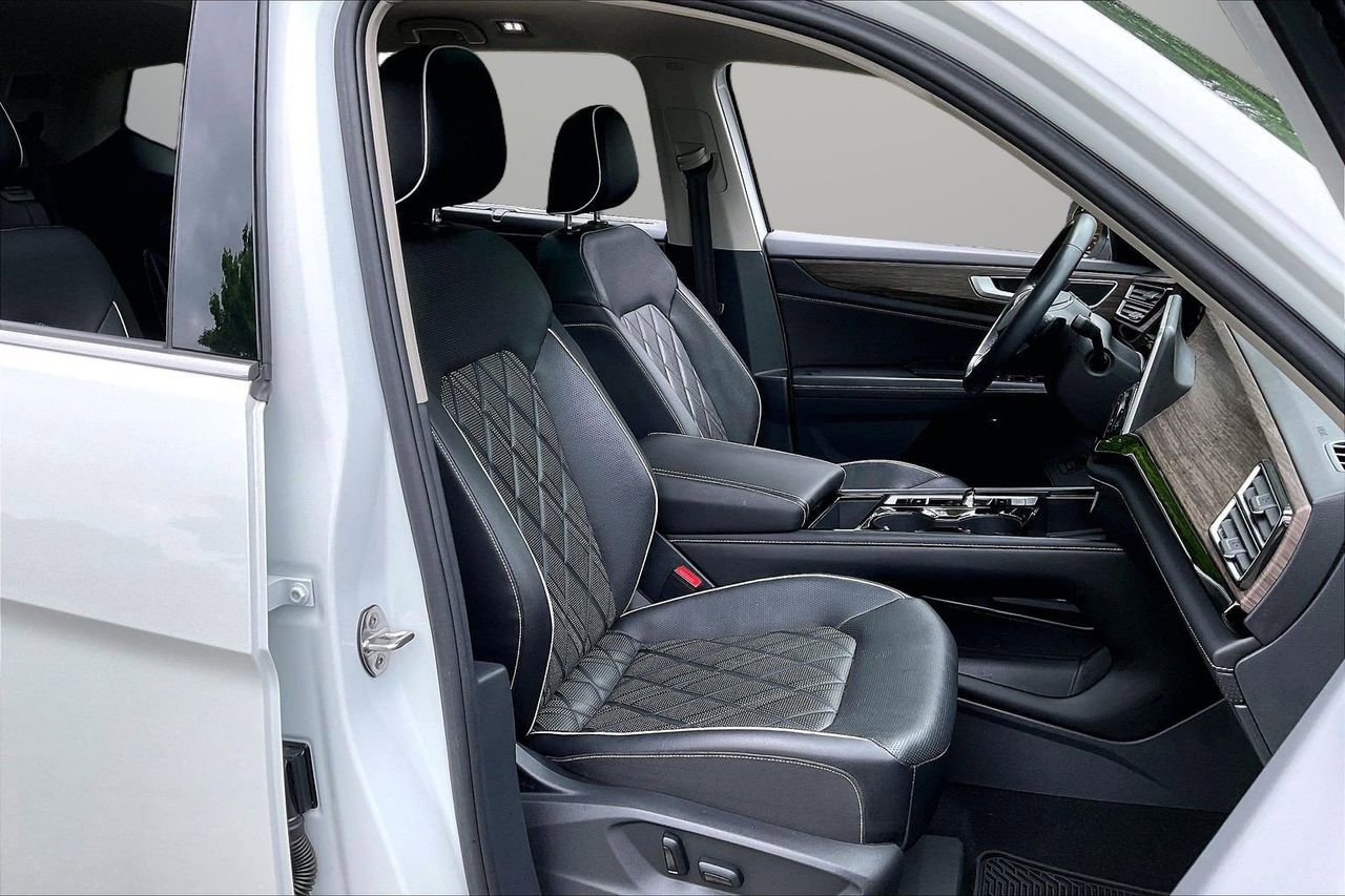 Used 2024 Volkswagen Atlas SEL Premium R-Line AWD/4WD image 25