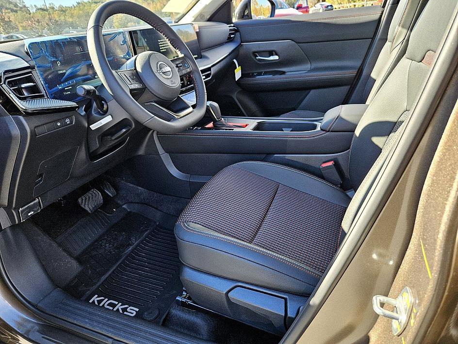 New 2026 Nissan Kicks SR image 7