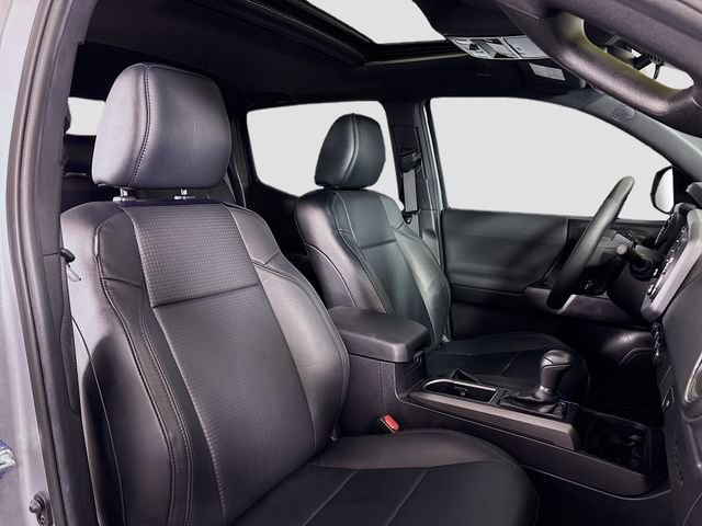 Used 2022 Toyota Tacoma TRD Sport w/ TRD Premium Sport Package AWD/4WD image 30