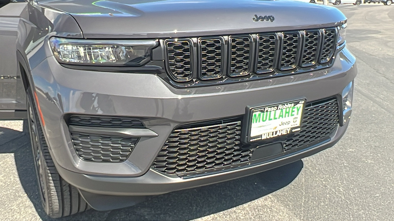 New 2025 Jeep Grand Cherokee Altitude image 10