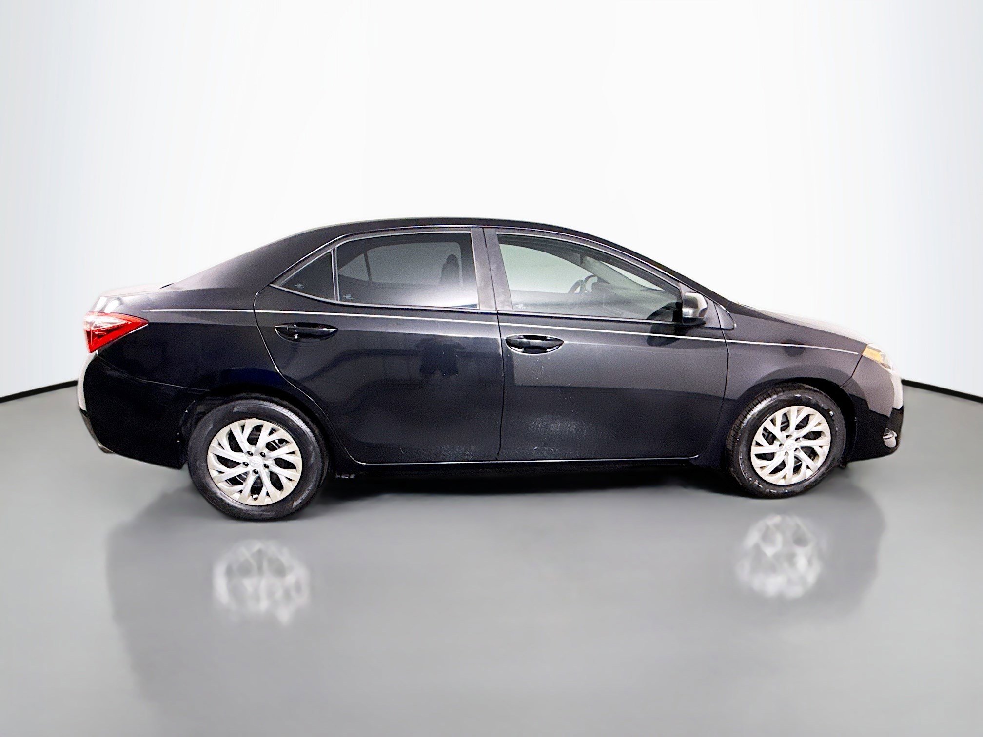 Used 2018 Toyota Corolla L image 11