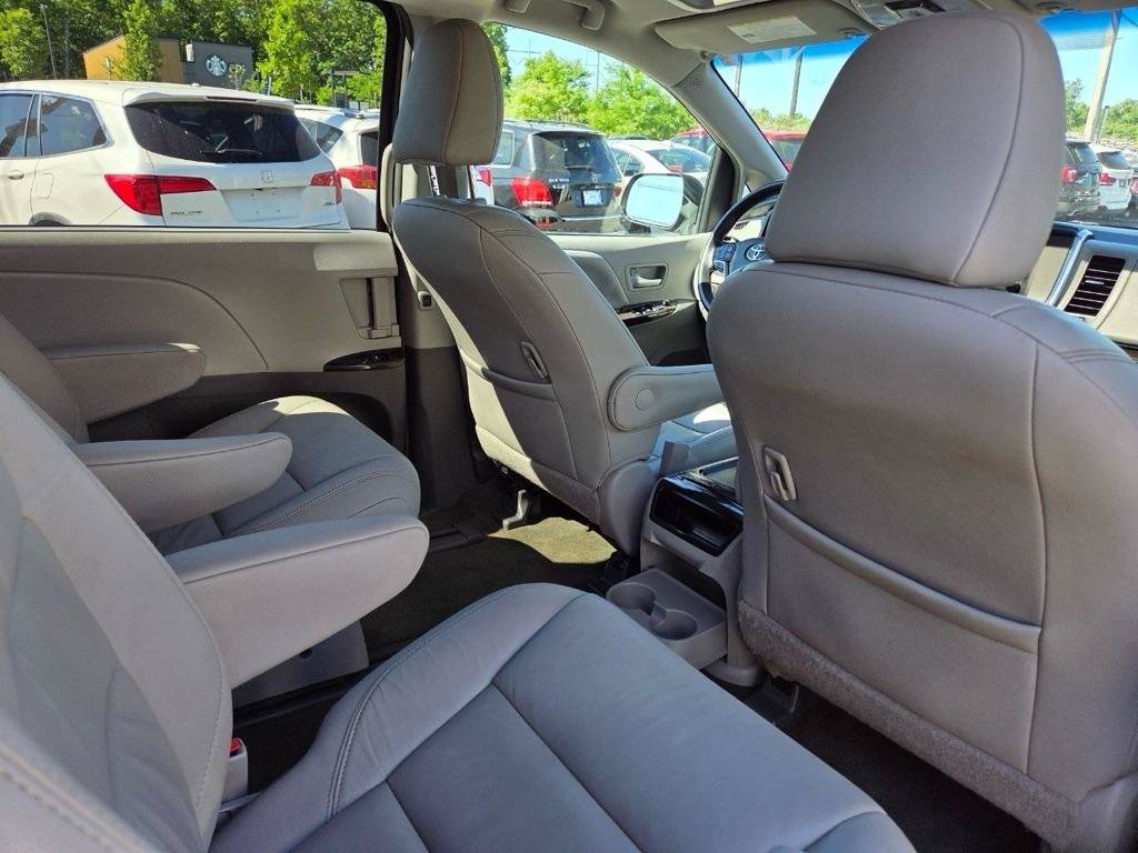 Used 2017 Toyota Sienna XLE w/ XLE Navigation Package AWD/4WD image 15