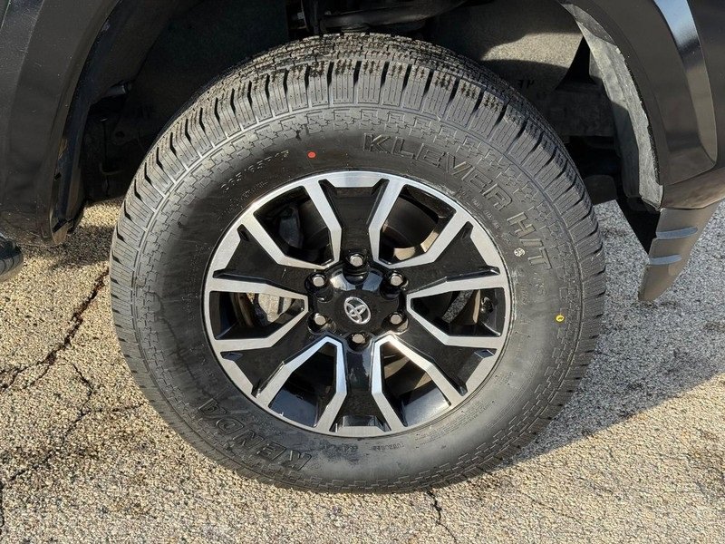 Used 2022 Toyota Tacoma TRD Sport w/ TRD Premium Sport Package image 9