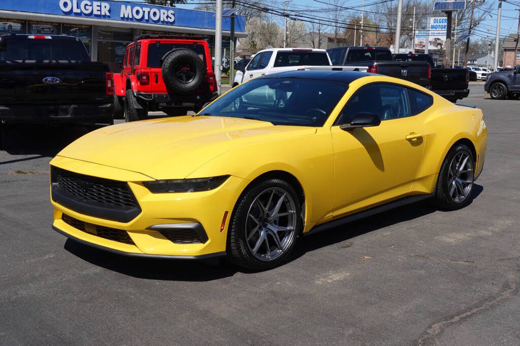 Used 2024 Ford Mustang Premium RWD image 2