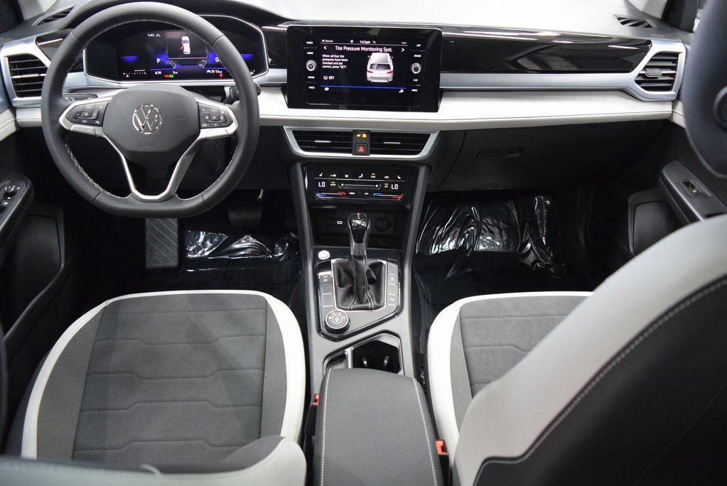 New 2025 Volkswagen Taos SE image 8
