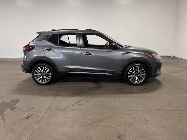 Used 2024 Nissan Kicks SR image 2