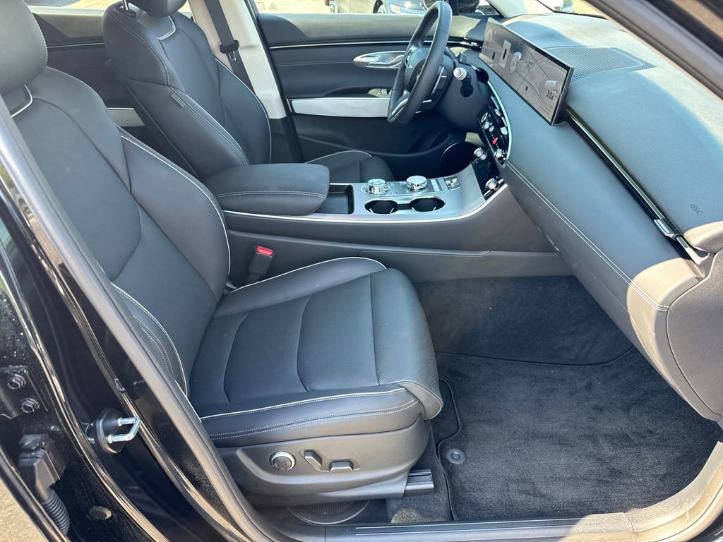 Used 2026 Genesis GV70 2.5T Advanced image 13