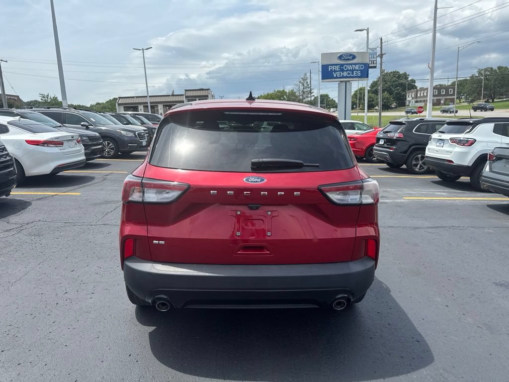 Used 2022 Ford Escape SE w/ SE Sport Appearance Package FWD image 4