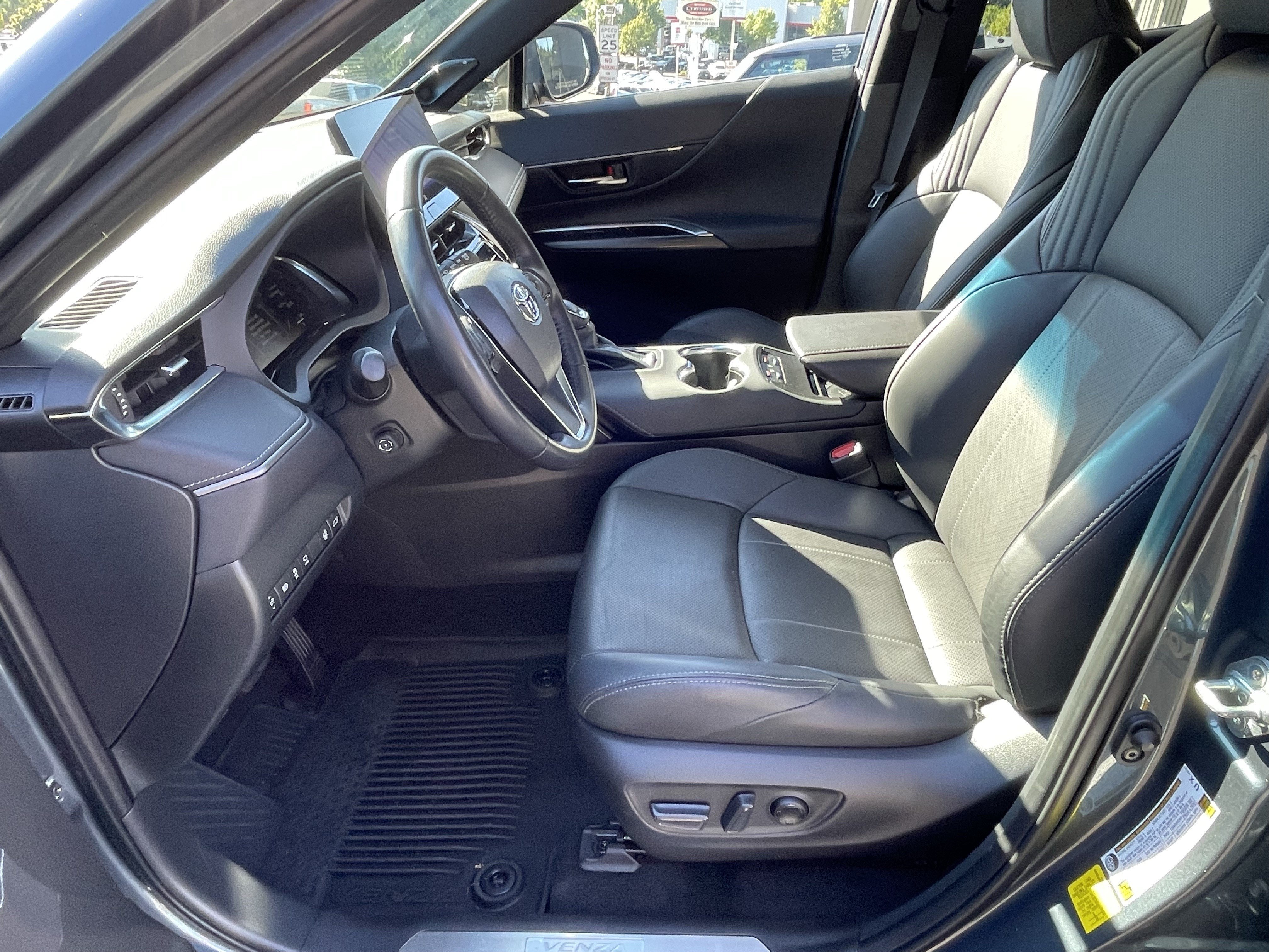 Certified 2024 Toyota Venza Limited AWD/4WD image 10