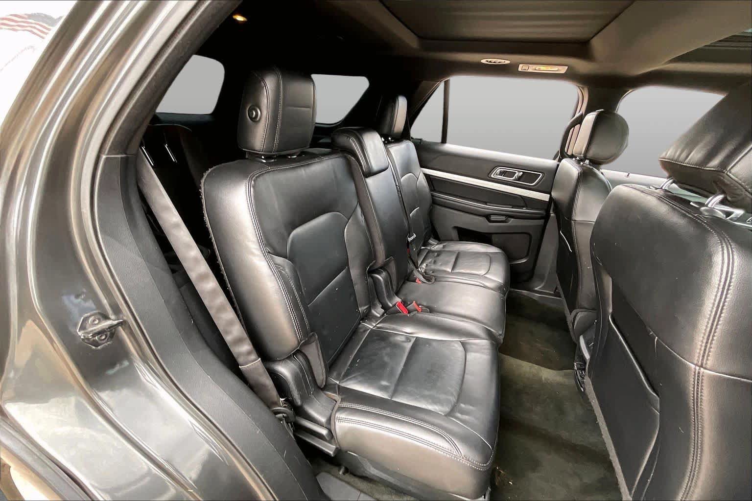 Used 2016 Ford Explorer XLT w/ Equipment Group 202A AWD/4WD image 19