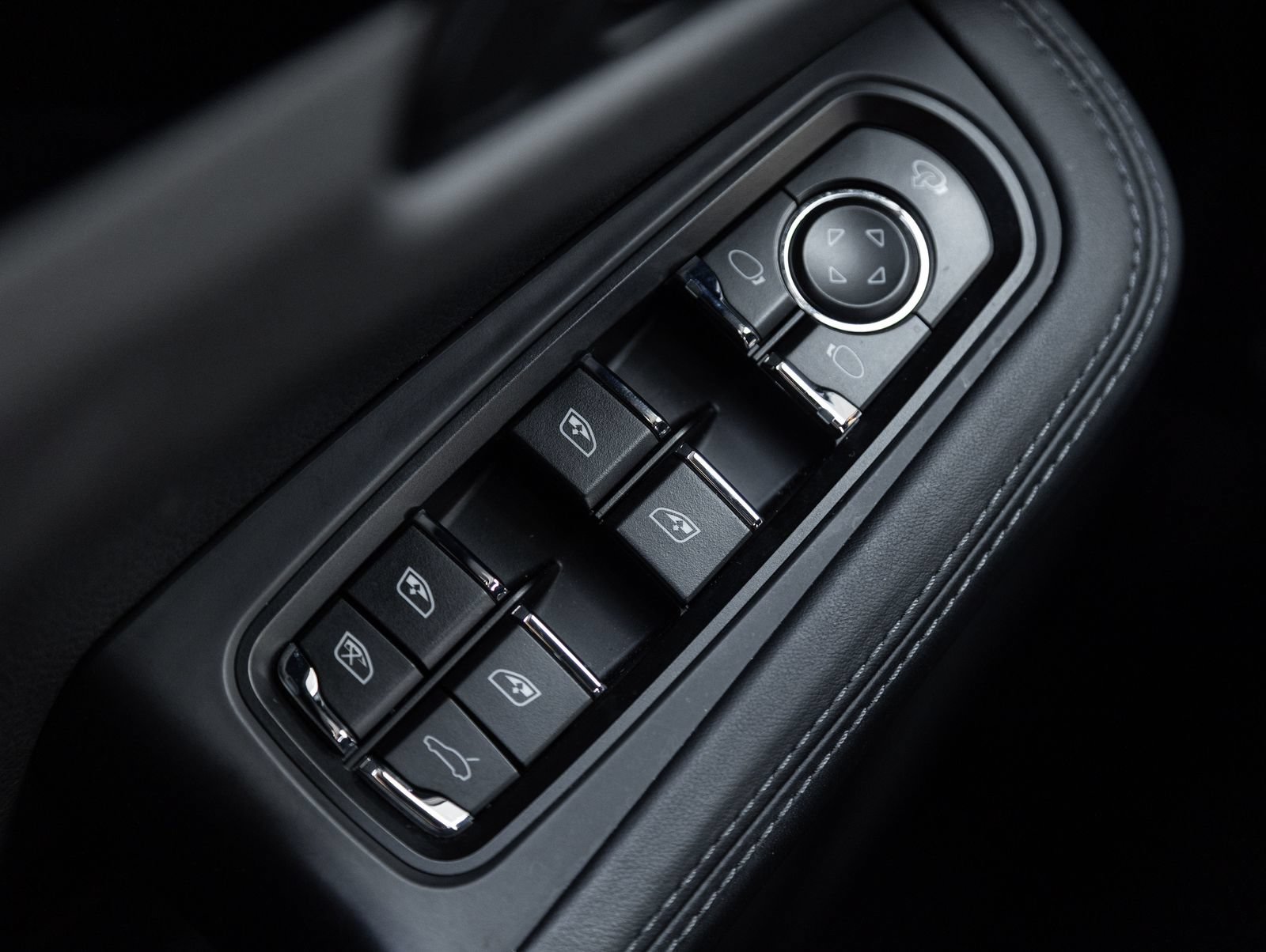 Certified 2023 Porsche Macan S AWD/4WD image 19
