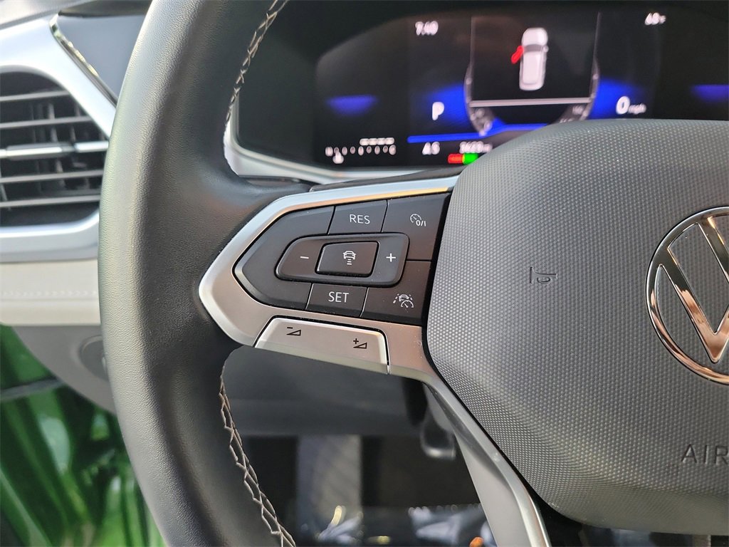 Used 2025 Volkswagen Taos SE w/ Black Wheel Package image 19