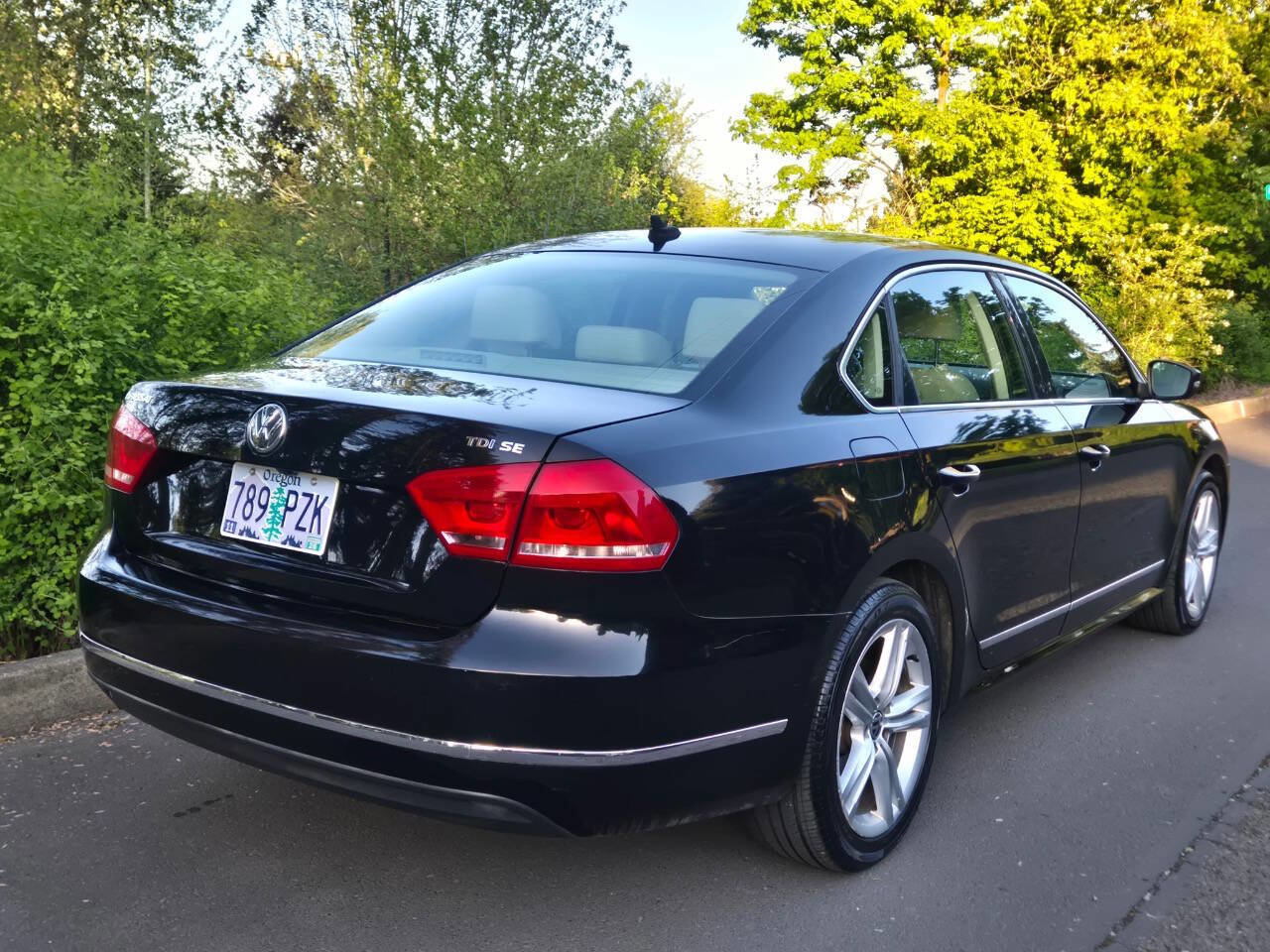 Used 2014 Volkswagen Passat TDI SE FWD image 2