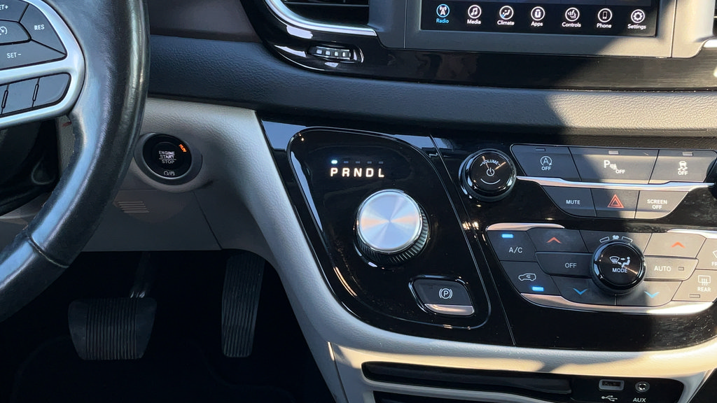 Used 2019 Chrysler Pacifica Touring Plus w/ Cold Weather Group FWD image 23