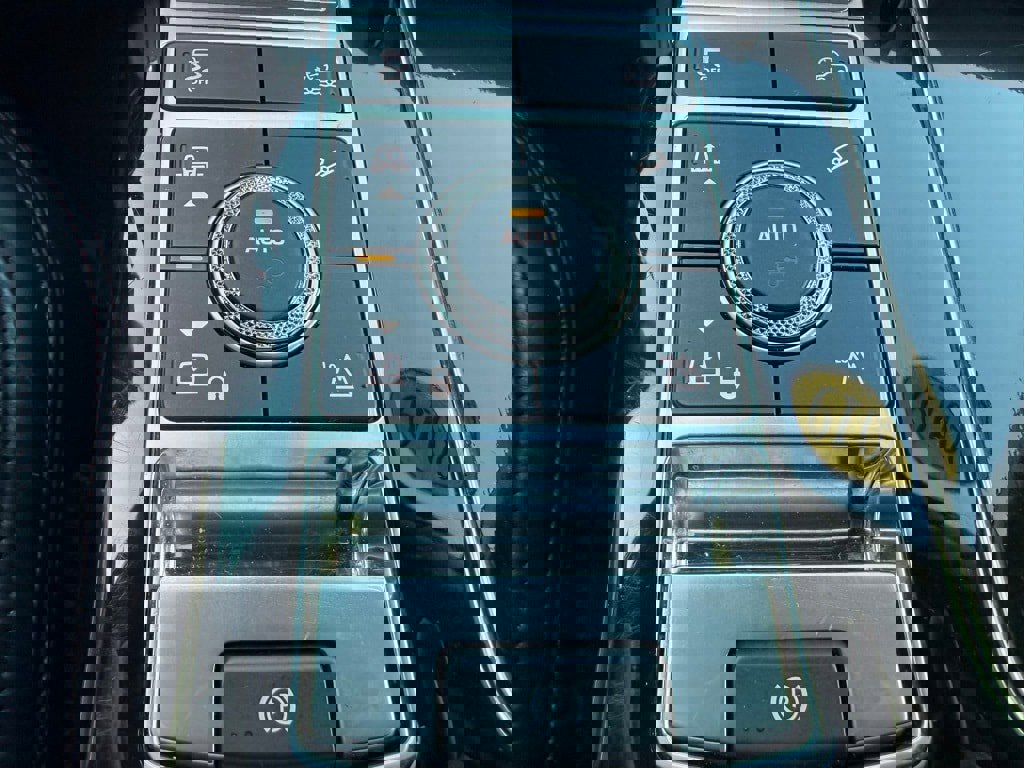 Used 2019 Land Rover Range Rover SV Autobiography Dynamic image 34