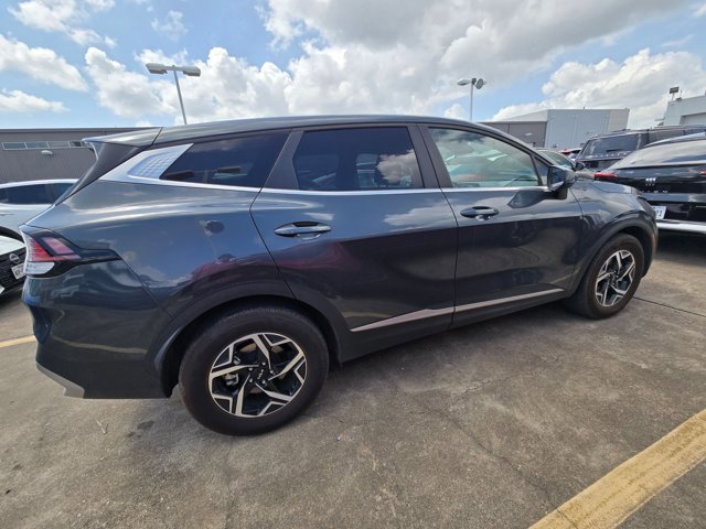 Used 2025 Kia Sportage LX image 4