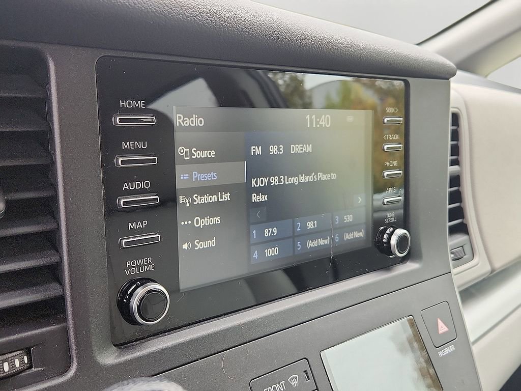 Used 2020 Toyota Sienna L image 18