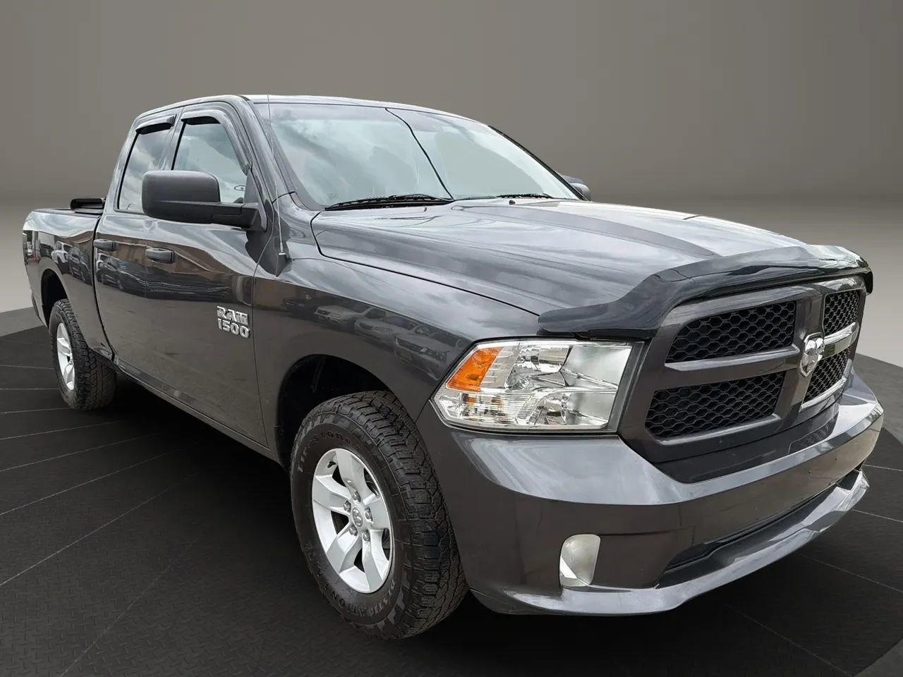Used 2017 RAM 1500 Express AWD/4WD image 3