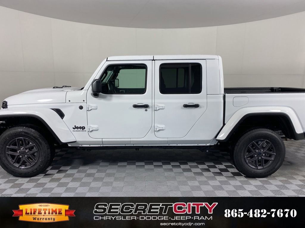 New 2025 Jeep Gladiator Sport image 4