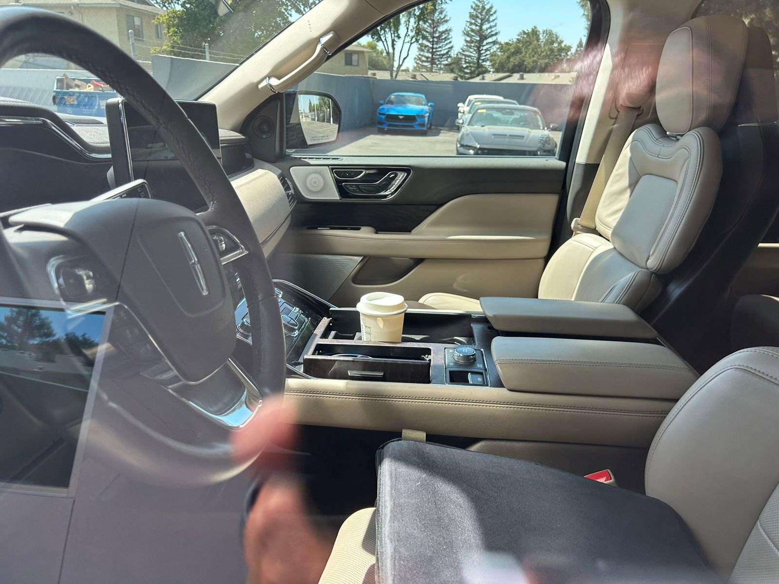 Used 2024 Lincoln Navigator Reserve image 10