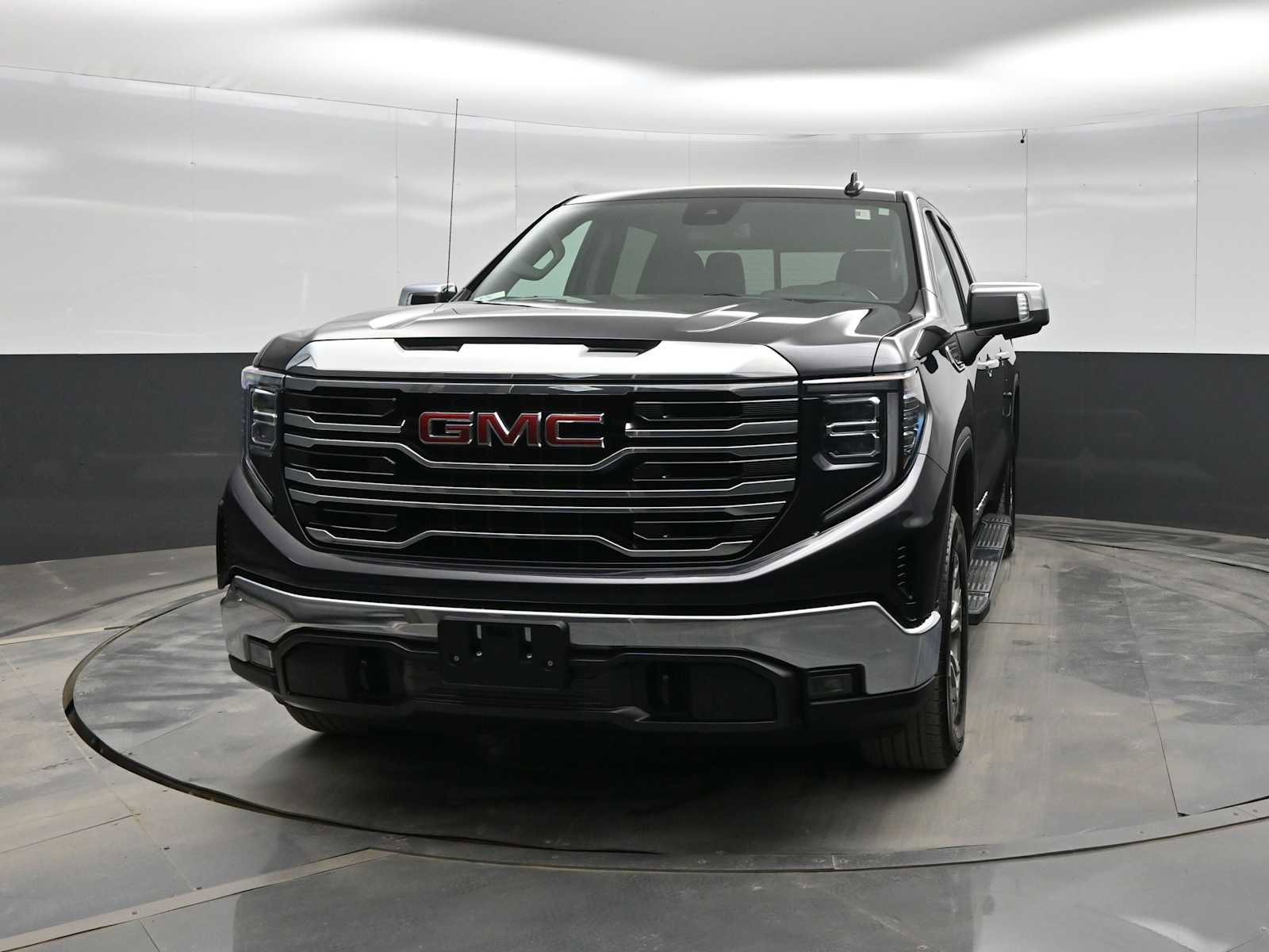 Used 2022 GMC Sierra 1500 SLT w/ SLT Convenience Package image 3