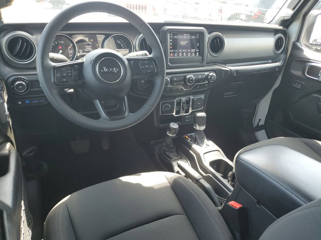 Certified 2023 Jeep Wrangler Unlimited AWD/4WD image 9