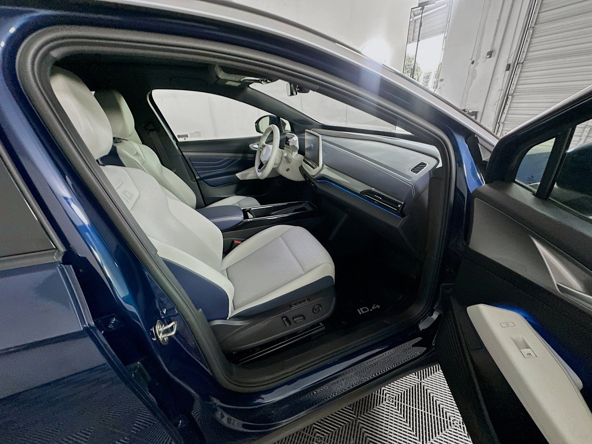 Used 2023 Volkswagen ID.4 Pro S Plus AWD/4WD image 31