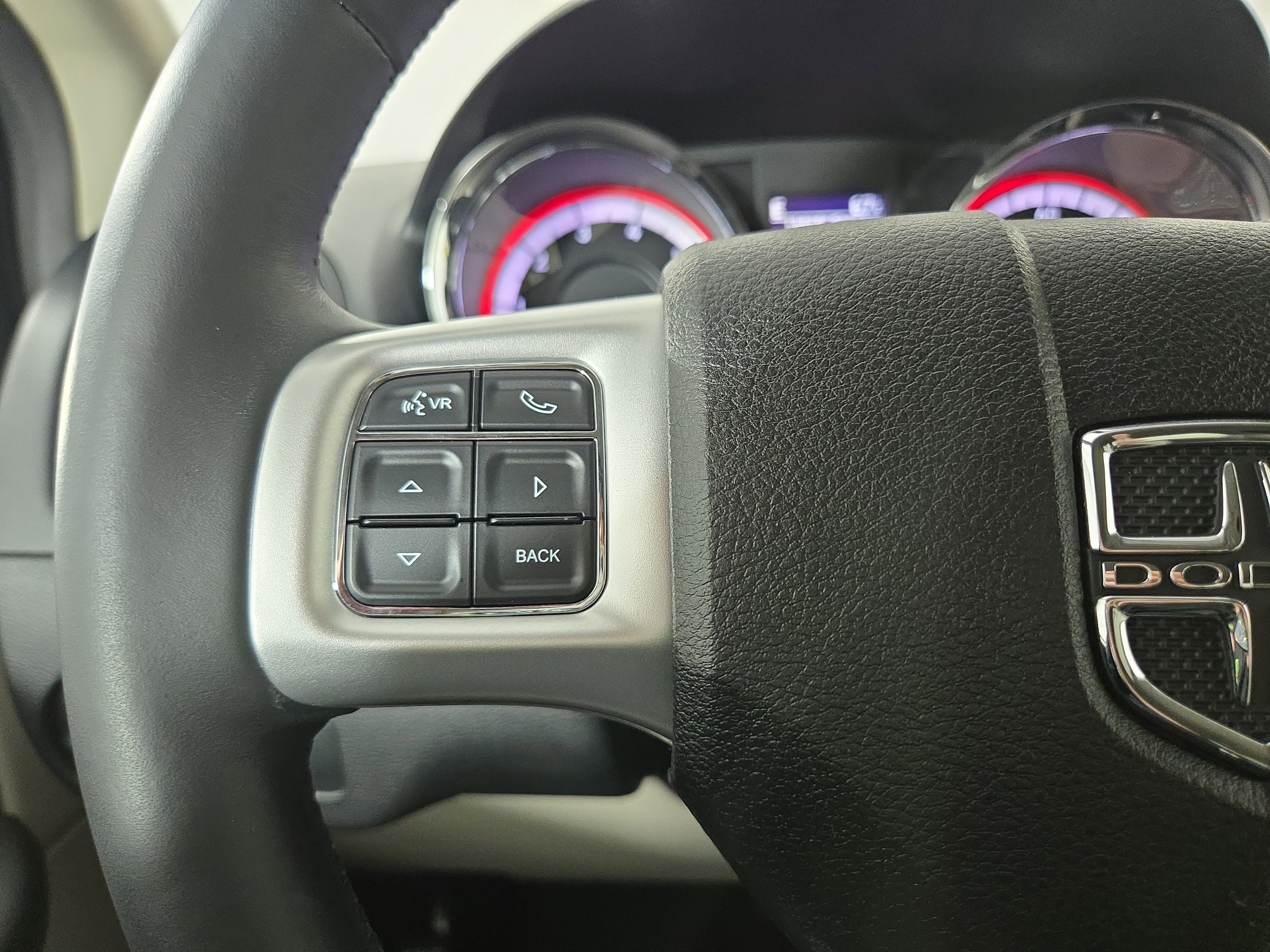 Used 2016 Dodge Grand Caravan SXT w/ UConnect Hands-Free Group image 16