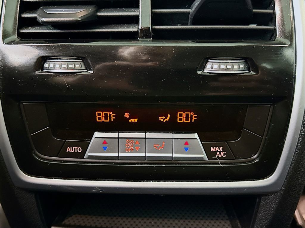 Used 2021 BMW X7 xDrive40i w/ Parking Assistance Package image 25