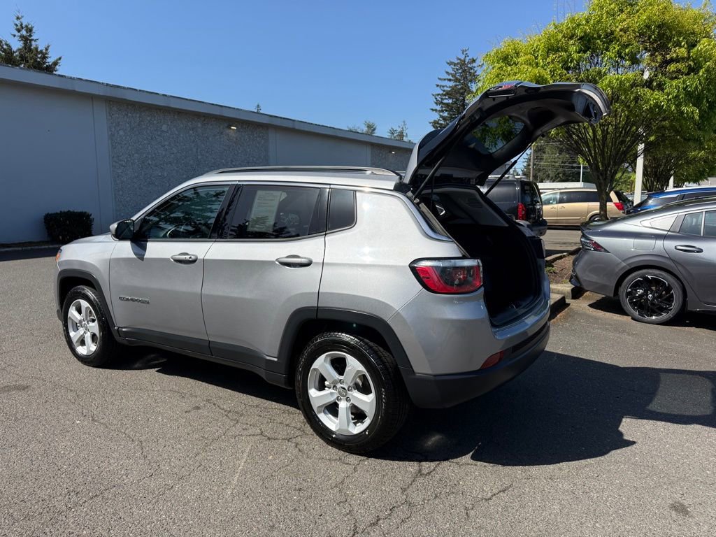 Used 2018 Jeep Compass Latitude w/ Popular Equipment Group FWD image 8