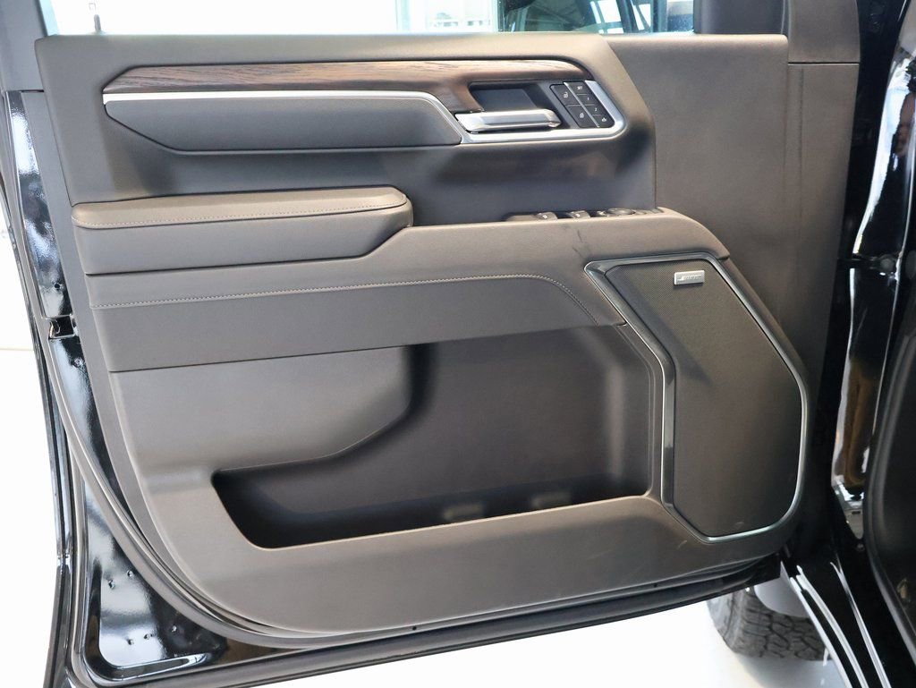 New 2025 GMC Sierra 2500 SLT w/ SLT Convenience Package image 13