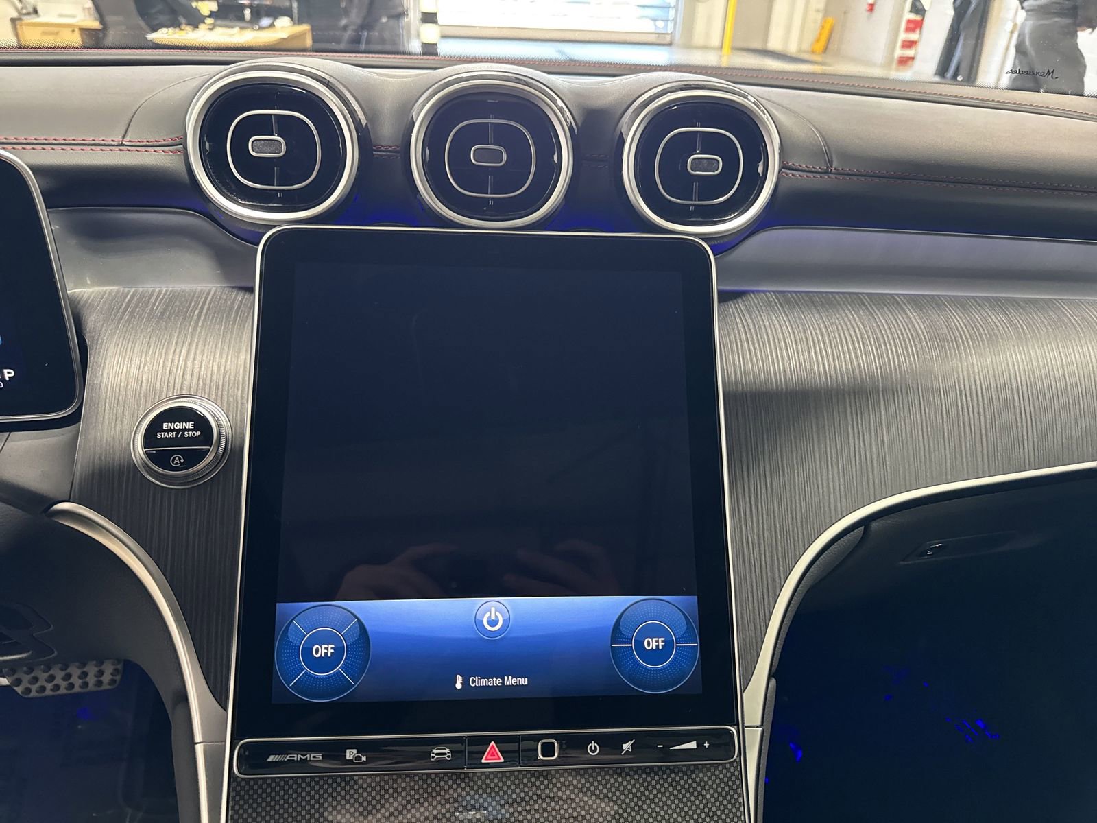 New 2025 Mercedes-Benz GLC 43 AMG 4MATIC image 9