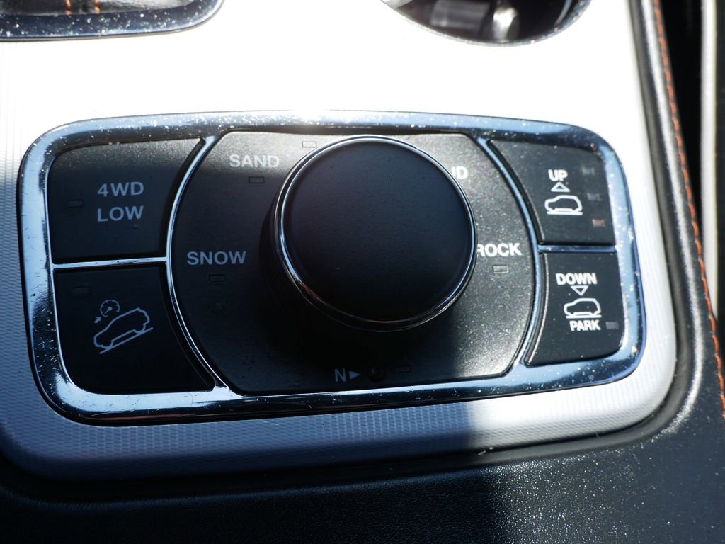 Used 2019 Jeep Grand Cherokee Summit AWD/4WD image 31