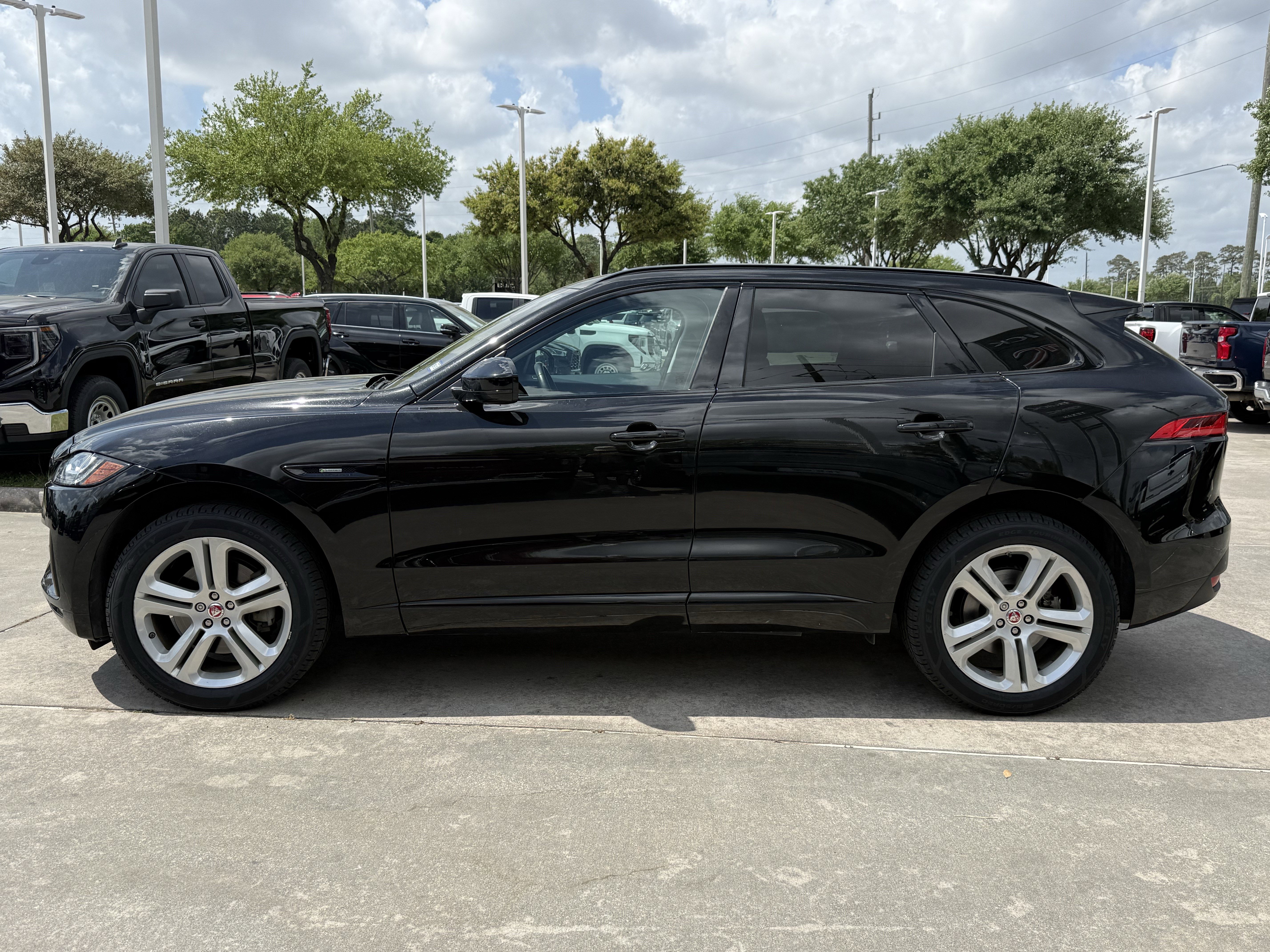 Used 2017 Jaguar F-PACE R-Sport image 8