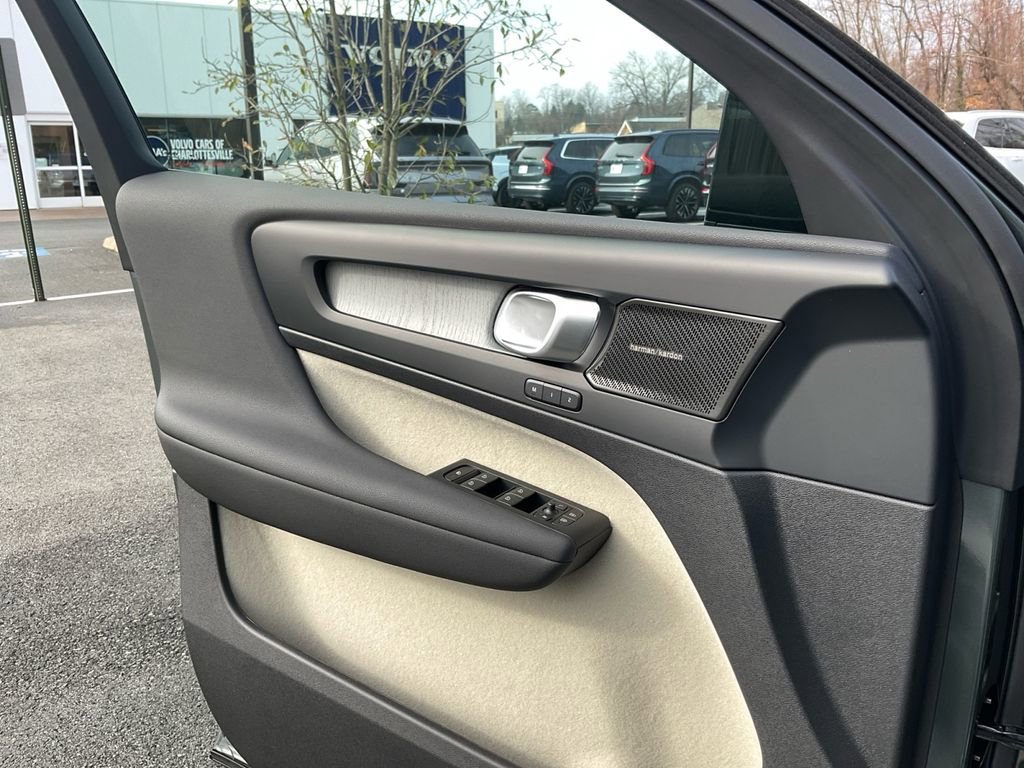 New 2026 Volvo XC40 B5 Plus w/ Protection Package Premier image 18