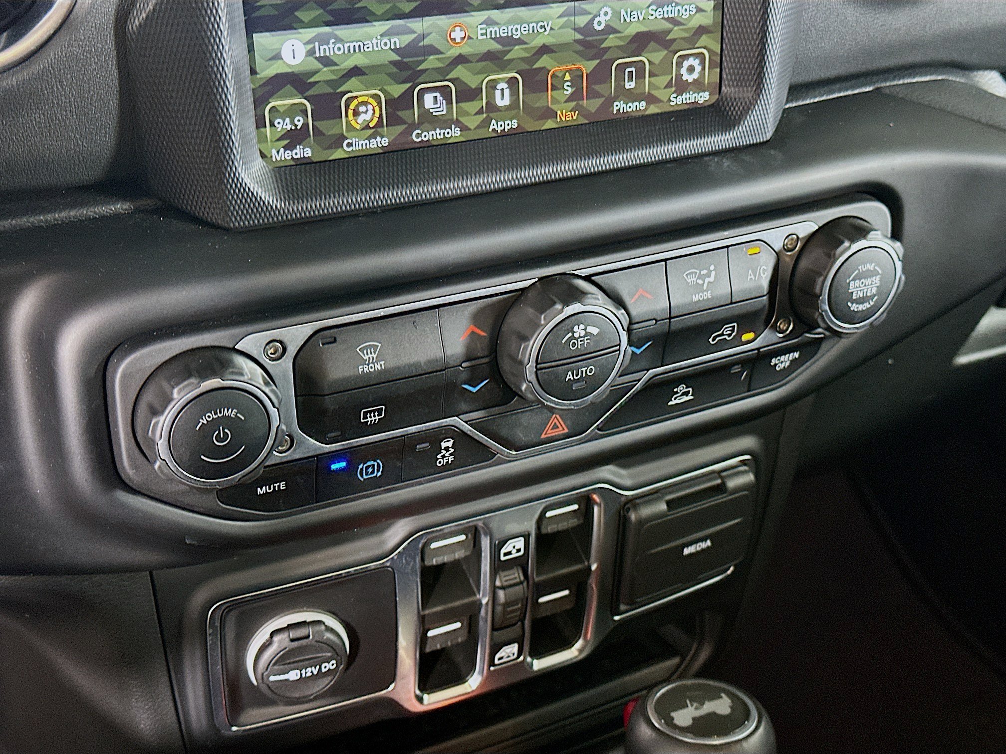 Used 2023 Jeep Wrangler Unlimited Sahara AWD/4WD image 24