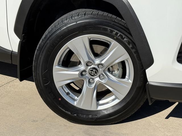 Used 2021 Toyota RAV4 XLE w/ Convenience Package image 2