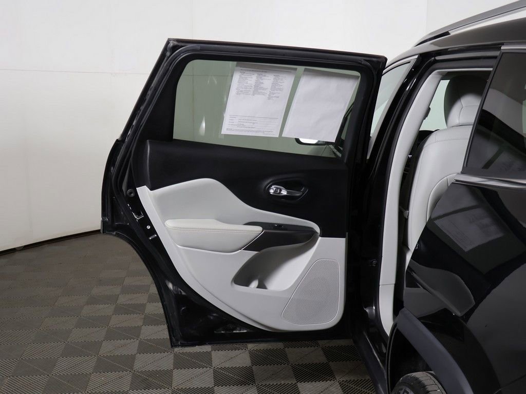 Used 2021 Jeep Cherokee Latitude Lux AWD/4WD image 17