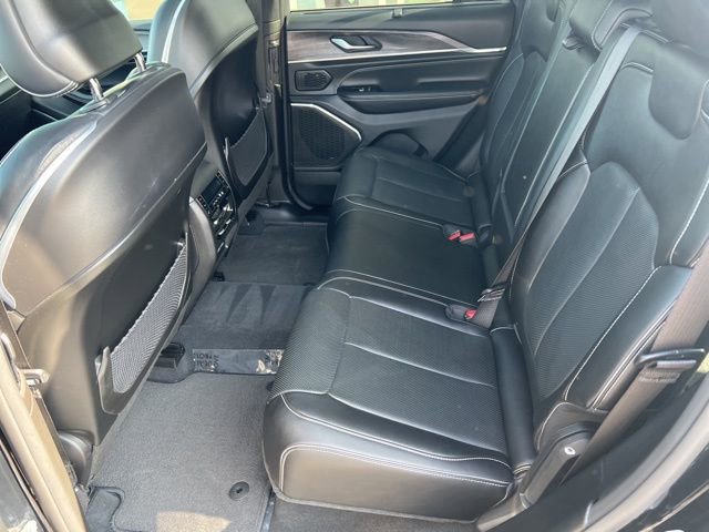 Used 2023 Jeep Grand Cherokee Overland w/ Adv Protech Group III image 17