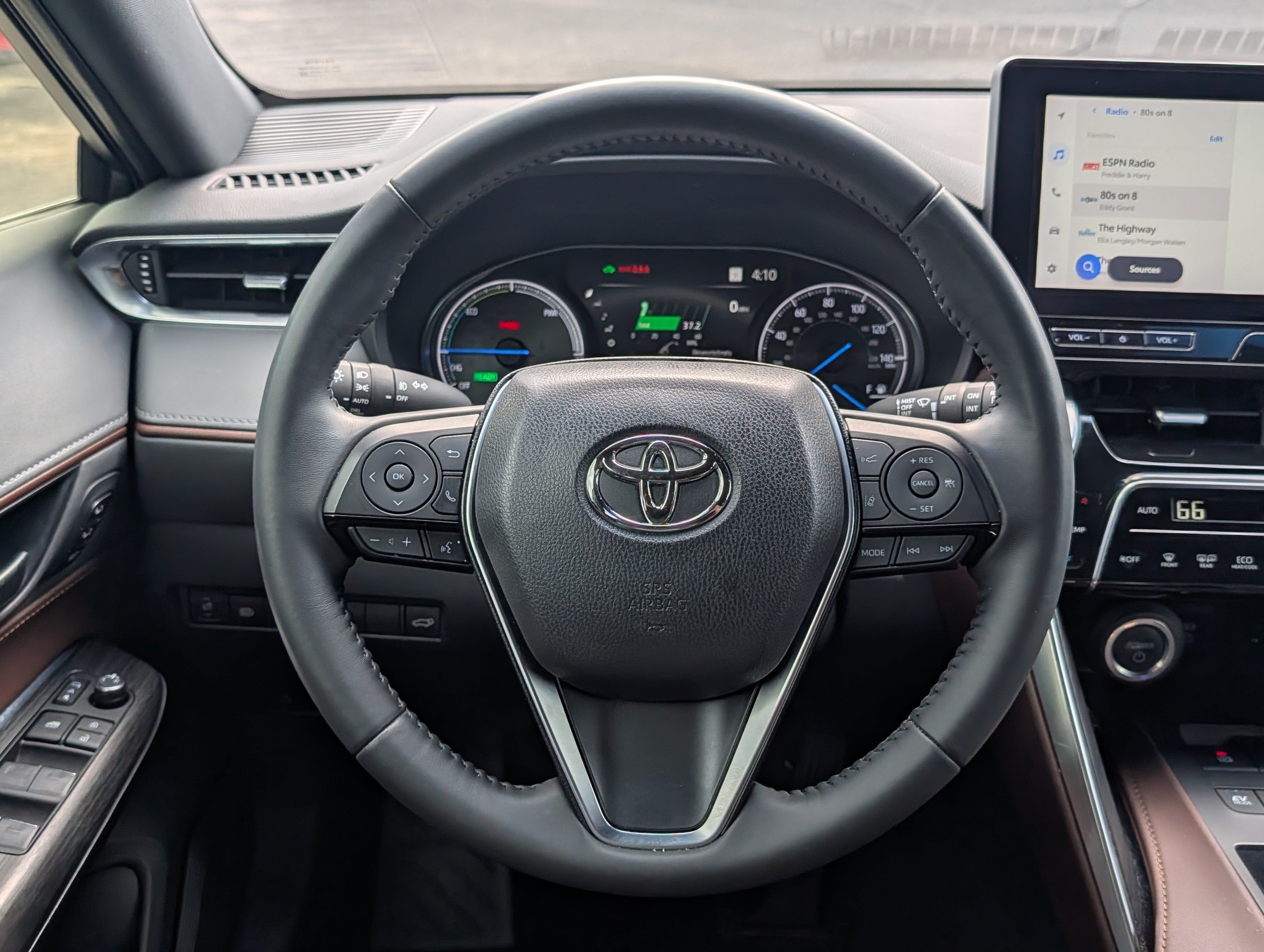 Used 2024 Toyota Venza XLE AWD/4WD image 18
