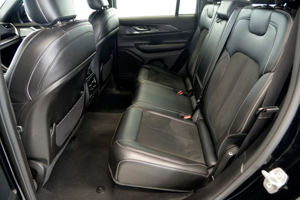 Used 2023 Jeep Grand Cherokee Altitude AWD/4WD image 28