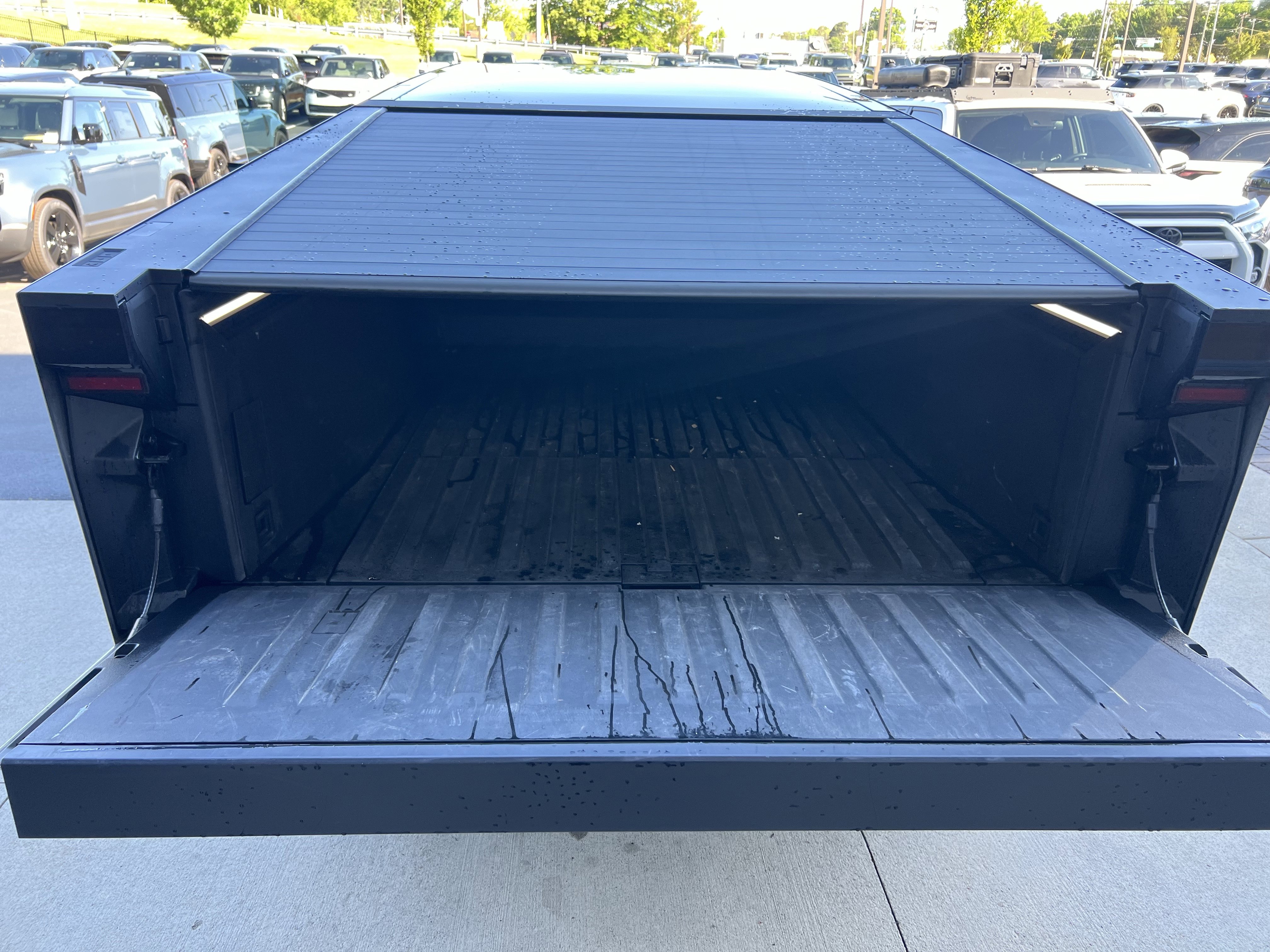 Used 2024 Tesla Cybertruck AWD Crew Cab image 32