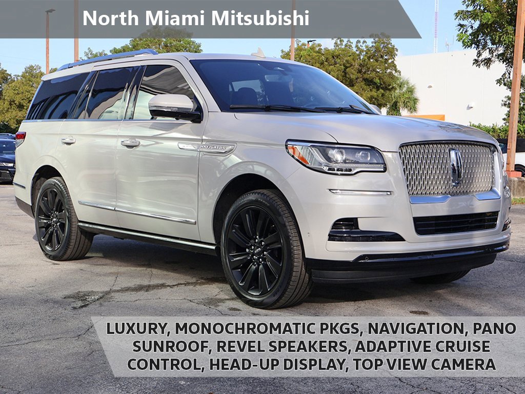 Used 2022 Lincoln Navigator Reserve image 1