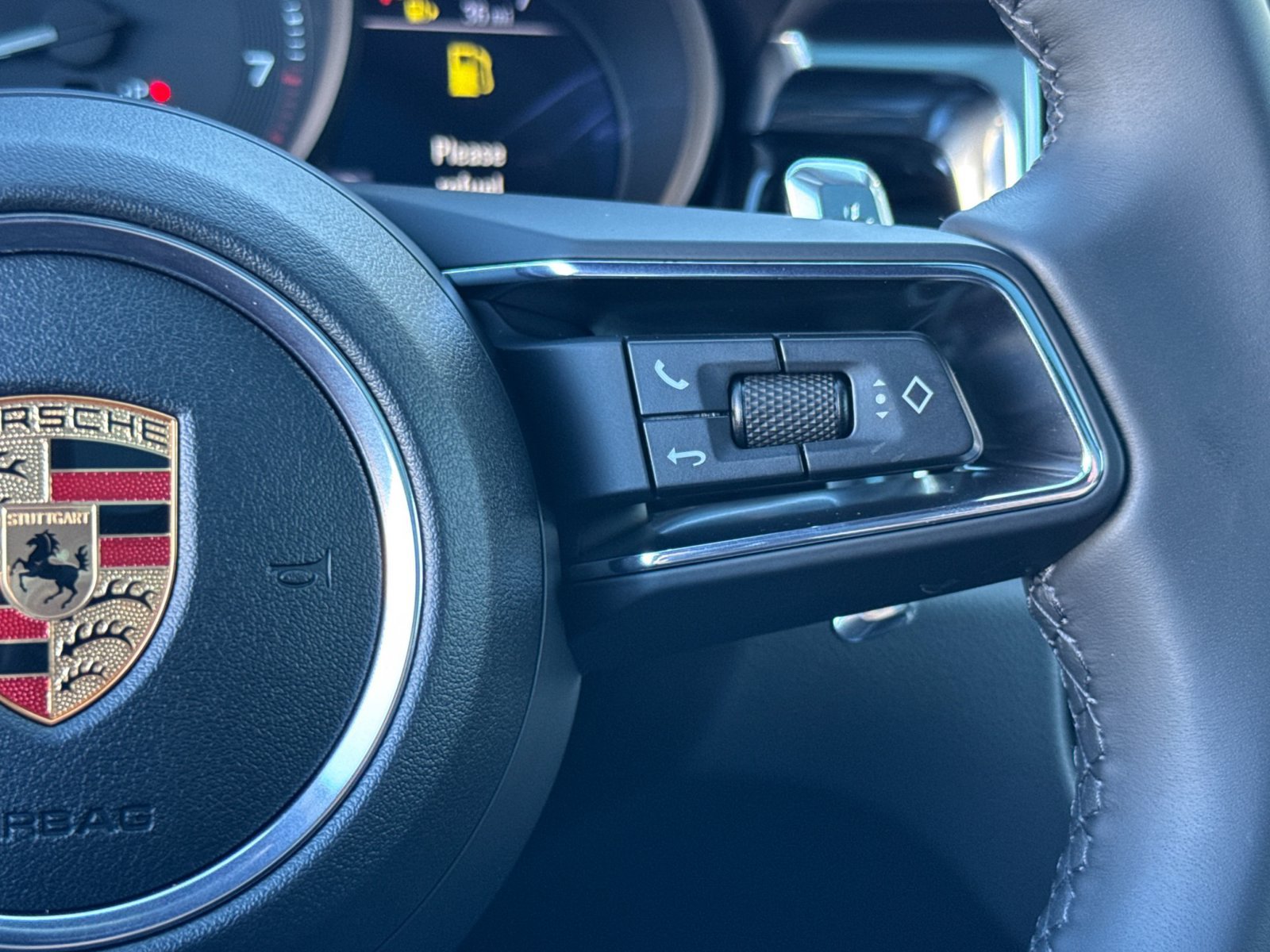 Certified 2026 Porsche Macan AWD/4WD image 28