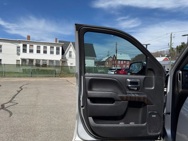 Used 2015 GMC Sierra 2500 Denali w/ Suspension Package, Off-Road AWD/4WD image 23