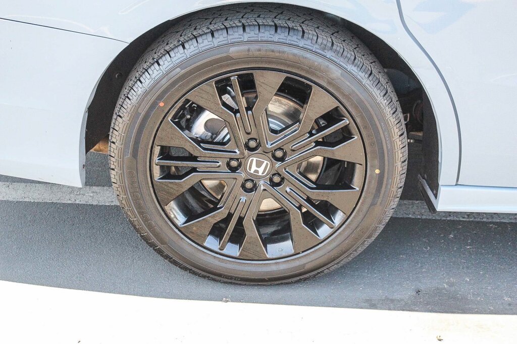 Used 2025 Honda Odyssey Sport-L image 31