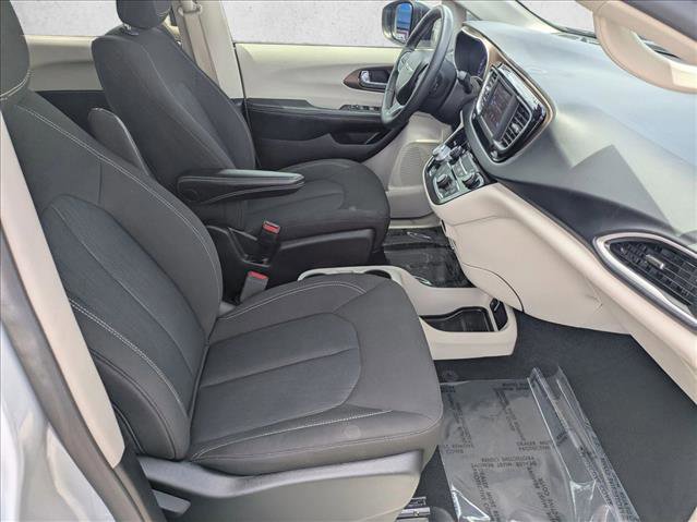 Used 2022 Chrysler Voyager LX FWD image 20